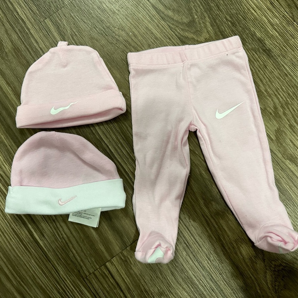 🌸 Nike baby hat and pants pink